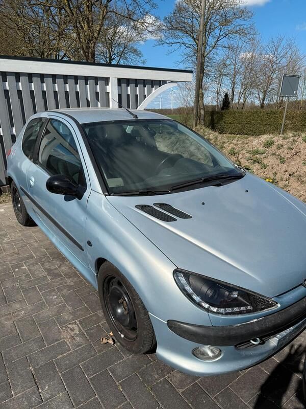 Grau Gebraucht 1999 Peugeot 206 GTi Kleinwagen | 800 € - Bild 1/4