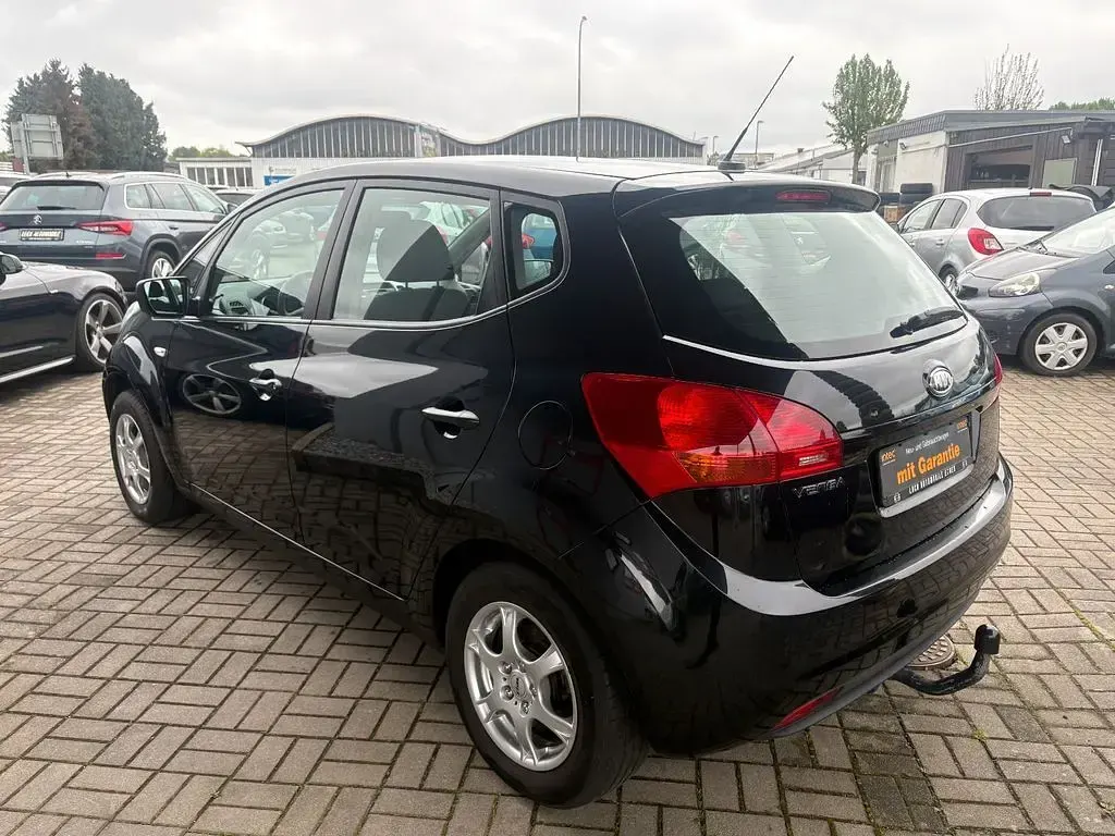 Używany Kia Venga Vision 90 KM (66 kW) 2010 Czarny Hatchback