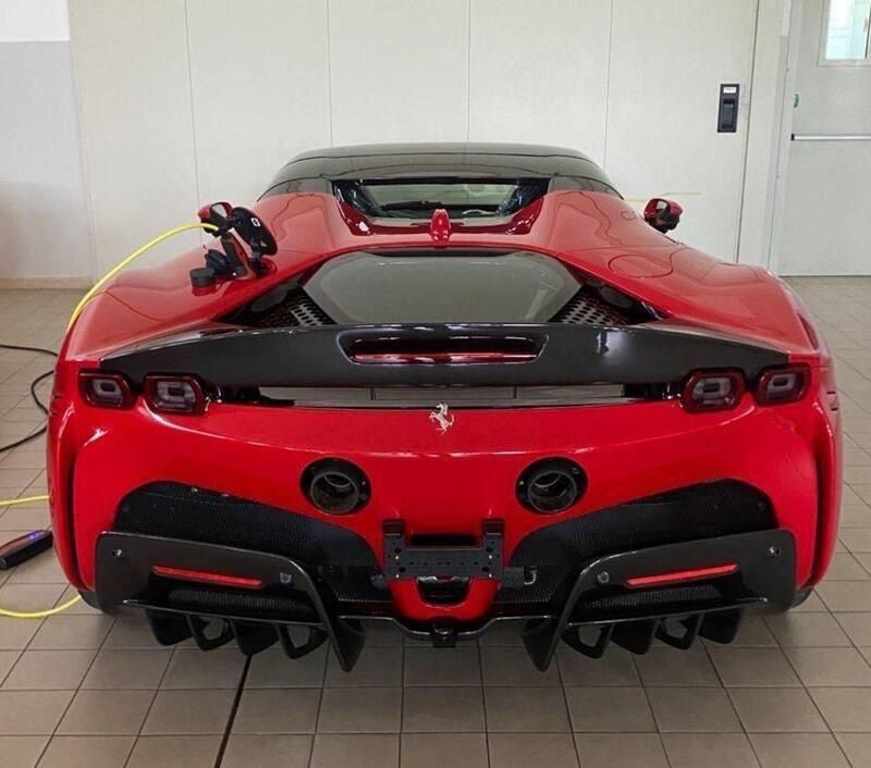 Gebraucht Ferrari SF90 999 PS (734 kW) 2023 Rot Cabrio