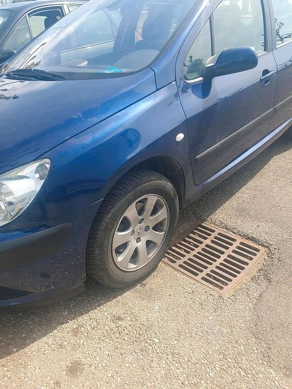 Gebraucht Peugeot 307 90 PS (66 kW) 2003 Blau Limousine