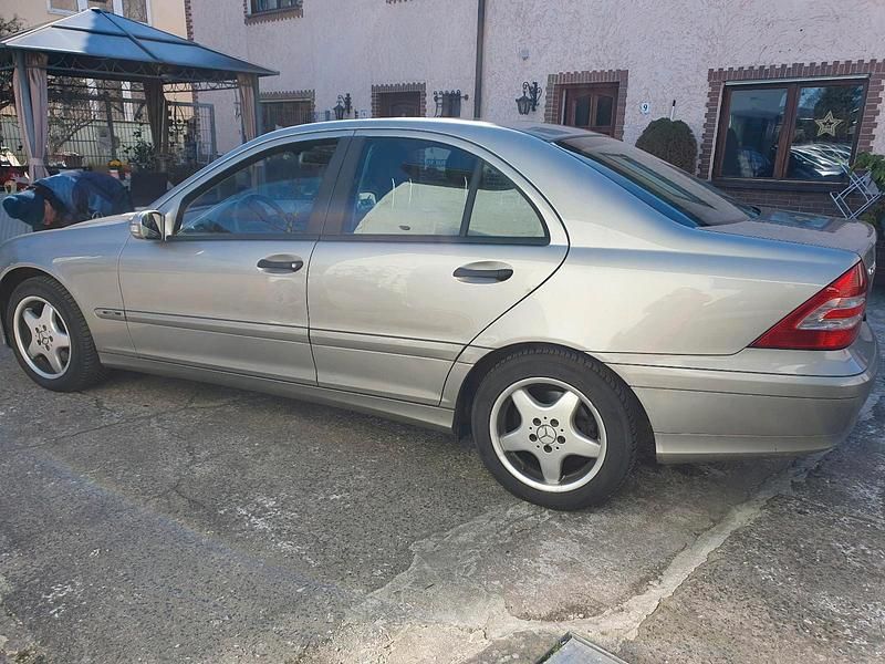 Gebraucht Mercedes C200 163 PS (119 kW) 2004 Silber Limousine