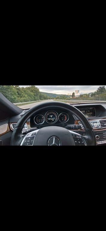 Gebraucht Mercedes E250 204 PS (150 kW) 2015 Blau Limousine