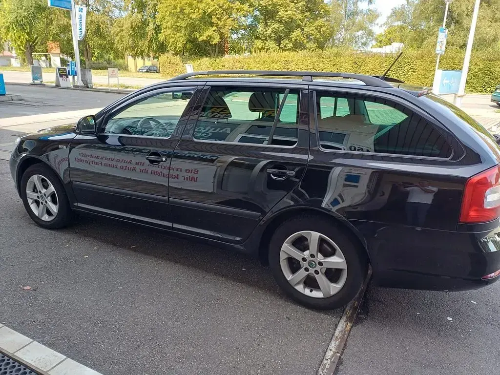 Gebraucht Skoda Octavia Family 140 PS (102 kW) 2012 Schwarz Kombi