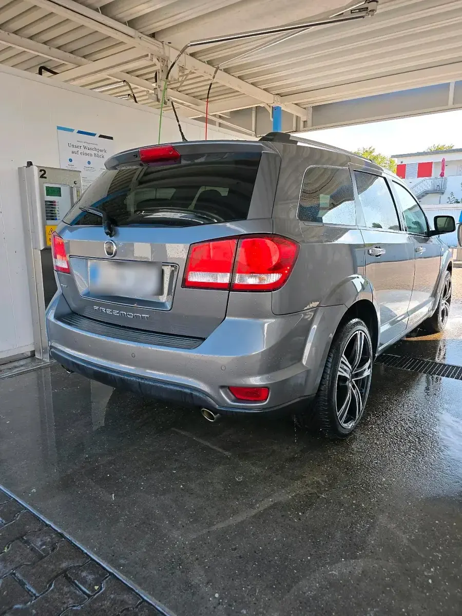 Gebraucht Fiat Freemont 280 PS (205 kW) 2012 Grau SUV