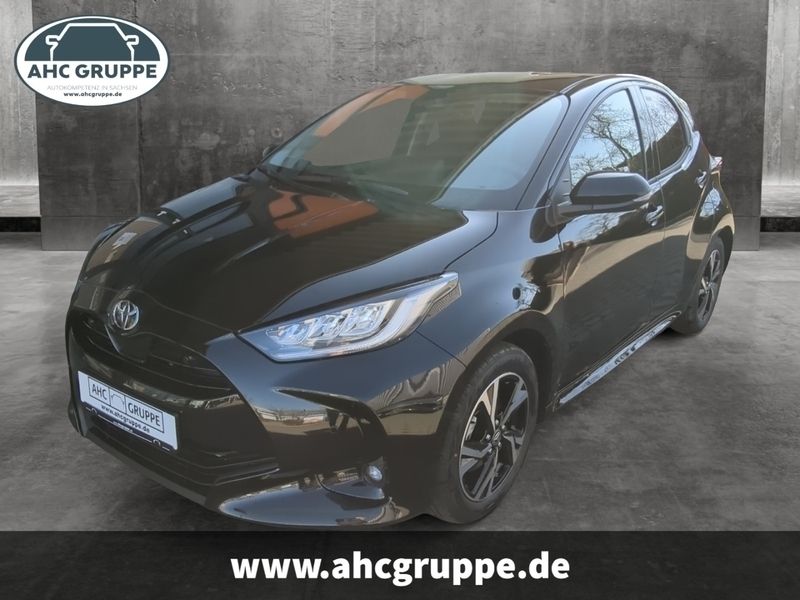 Schwarz Gebraucht 2025 Toyota Yaris Hybrid Connect Style Kleinwagen | 29.490 € (Teuer) - Bild 1/4