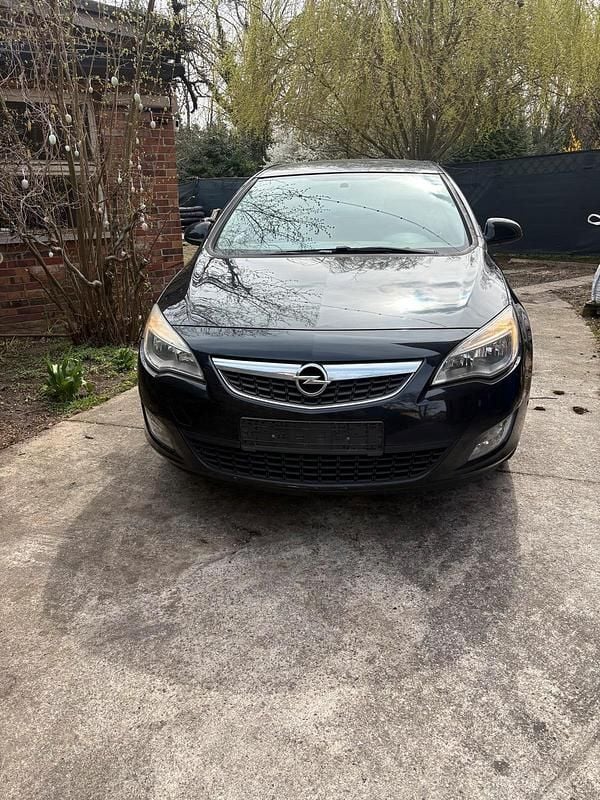 Gebraucht Opel Astra 87 PS (63 kW) 2010 Schwarz Kleinwagen