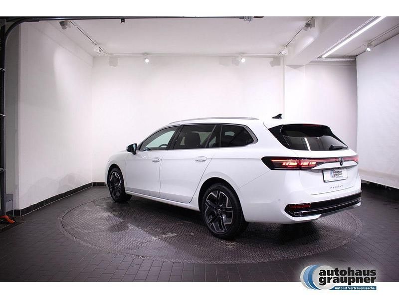 Gebraucht VW Passat Elegance 150 PS (110 kW) 2024 Weiß Kombi