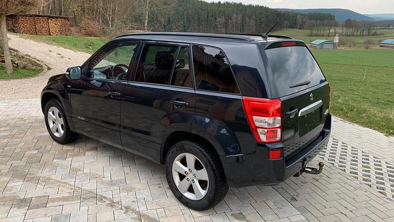 Gebraucht Suzuki Grand Vitara 129 PS (94 kW) 2011 Schwarz SUV