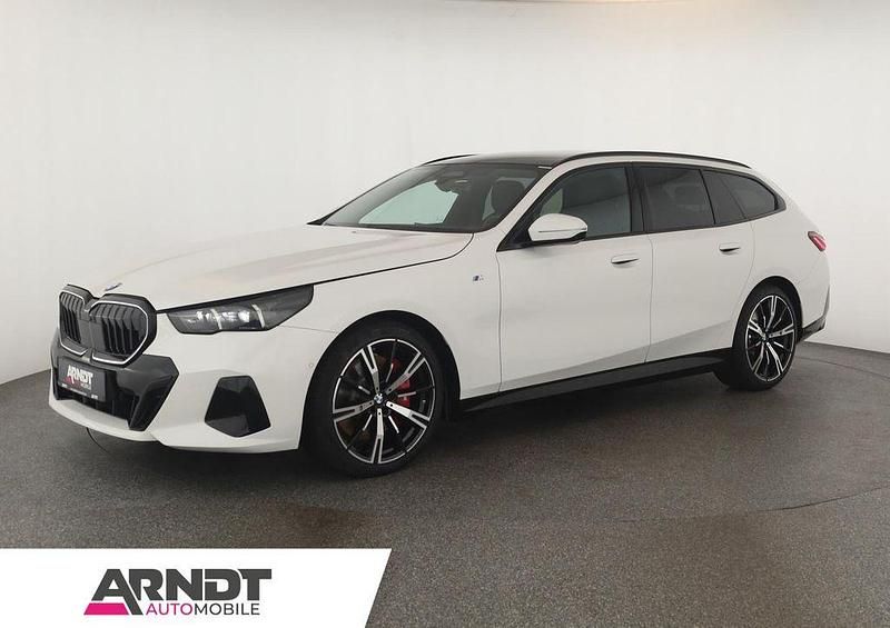 Weiß Gebraucht 2025 BMW 540 M Sport Kombi | 68.884 € (Superpreis) - Bild 1/4