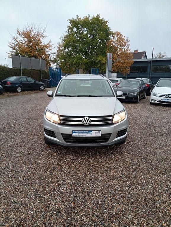 Silber Gebraucht 2016 VW Tiguan Trendline SUV | 11.369 € (Superpreis) - Bild 1/4