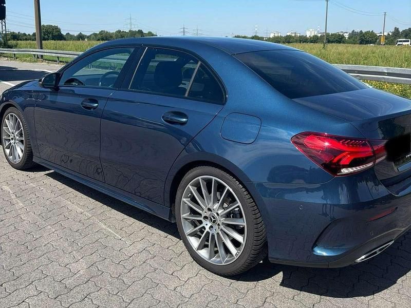Blau Gebraucht 2022 Mercedes A200 AMG line Limousine | 28.500 € (Fairer Preis) - Bild 1/4