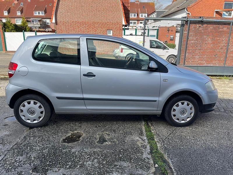 Gebraucht VW Fox 54 PS (39 kW) 2005 Silber Kleinwagen