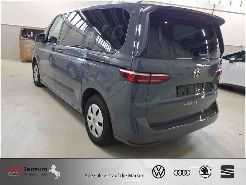 Gebraucht VW Multivan 136 PS (100 kW) 2023 Pure gray Van