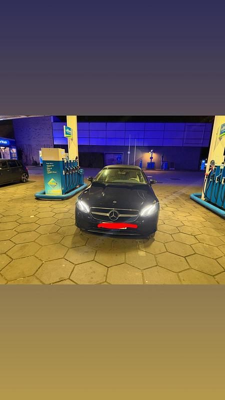 Gebraucht Mercedes E220 AMG line 194 PS (142 kW) 2019 Blau Cabrio