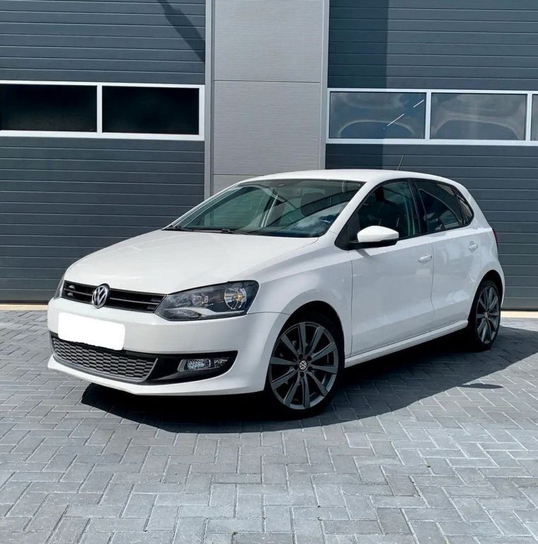 Weiß Gebraucht 2009 VW Polo Limousine | 1.800 € (Guter Preis) - Bild 1/4