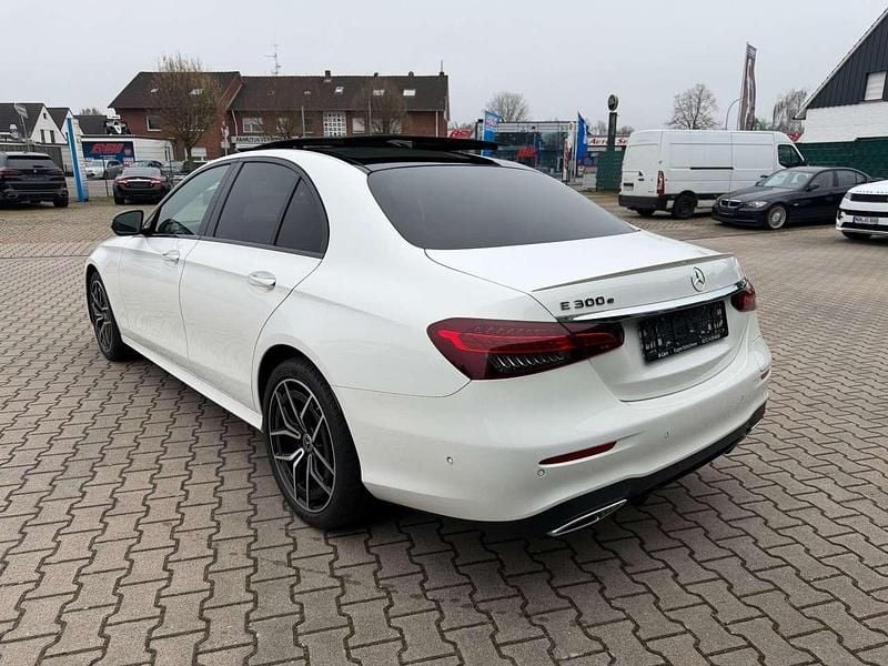 Gebraucht Mercedes E300 AMG 320 PS (235 kW) 2021 Polarweiss Limousine