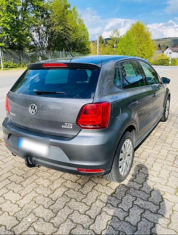 Używany VW Polo Highline 90 KM (66 kW) 2015 Szary Sedan/Limuzyna