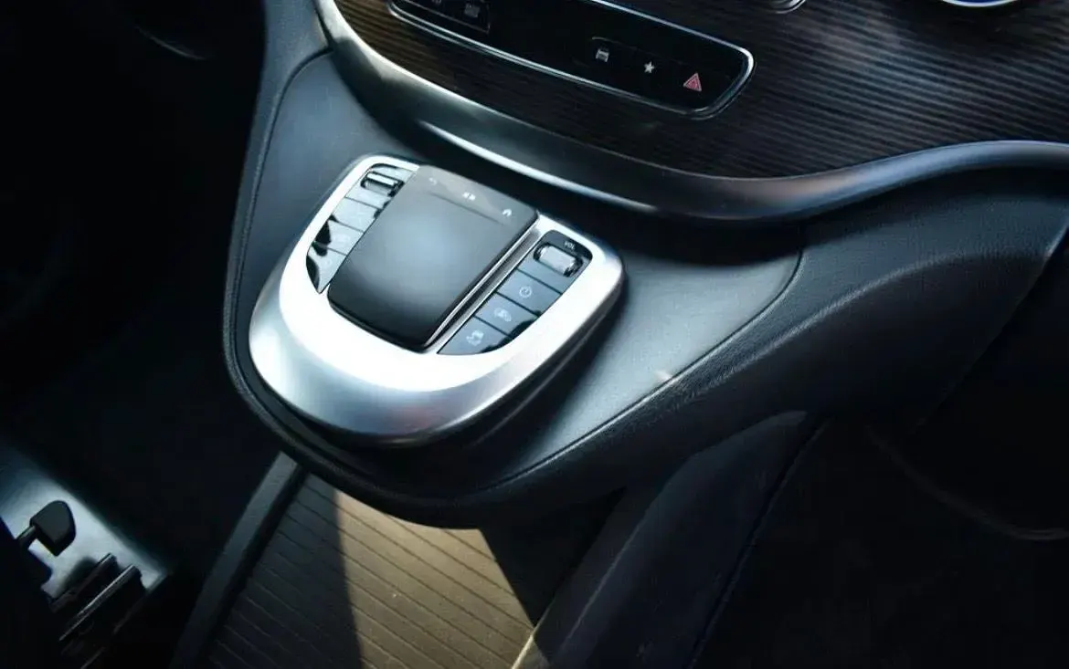 Gebraucht Mercedes V300 239 PS (175 kW) 2020 Schwarz Van / Kleinbus