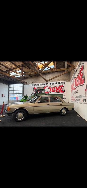 Gebraucht Mercedes 200 109 PS (80 kW) 1983 Grün Limousine