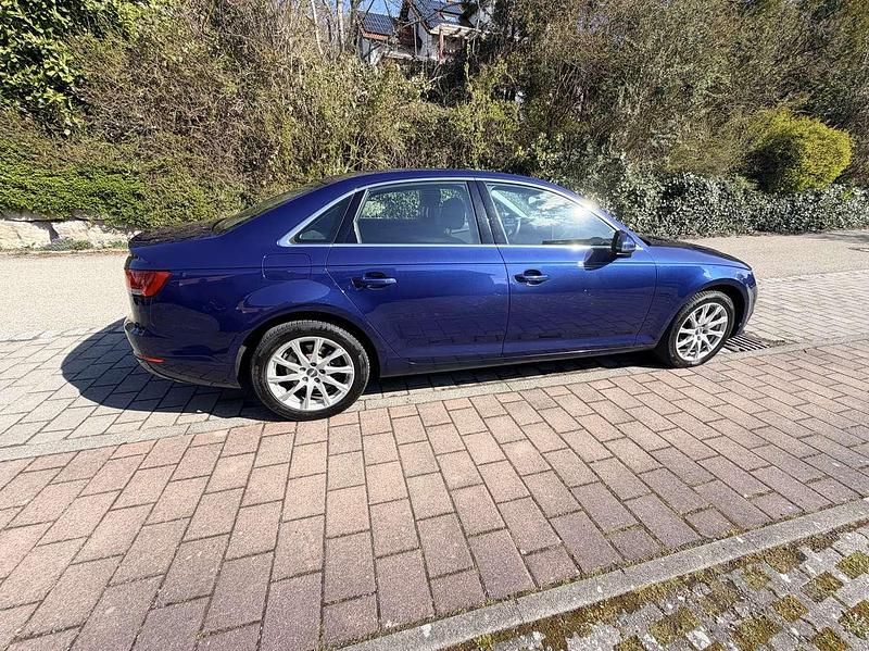 Gebraucht Audi A4 Sport 190 PS (139 kW) 2016 Blau Limousine