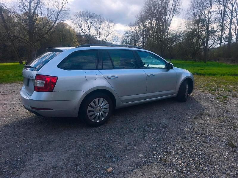 Gebraucht Skoda Octavia Ambition 116 PS (85 kW) 2017 Grau Kombi