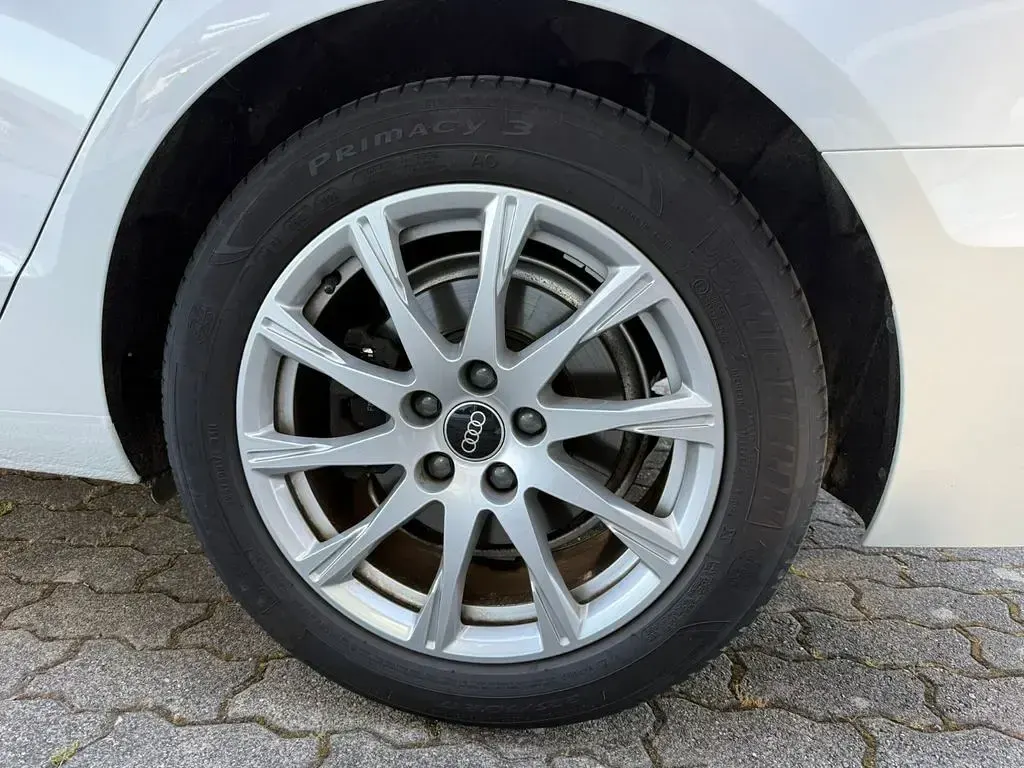 Gebraucht Audi A4 Sport 150 PS (110 kW) 2023 Weiß Kombi