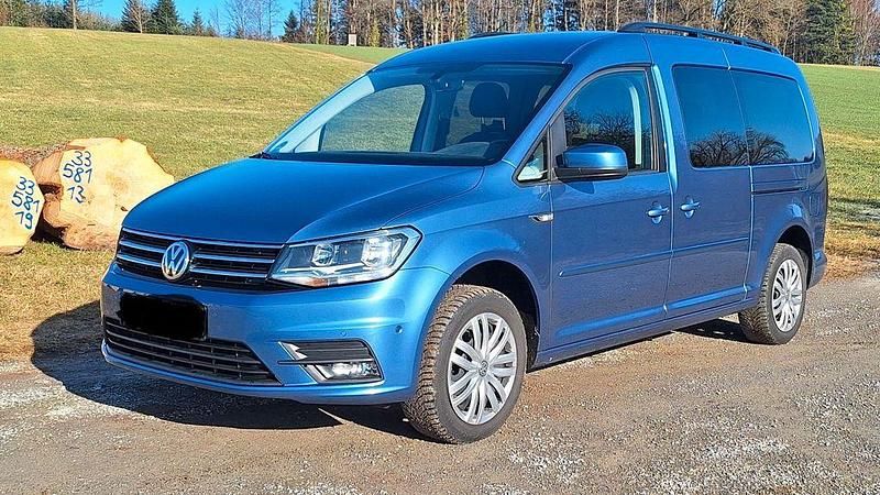 Blau Gebraucht 2017 VW Caddy Maxi Comfortline Van / Kleinbus | 20.900 € (Teuer) - Bild 1/4