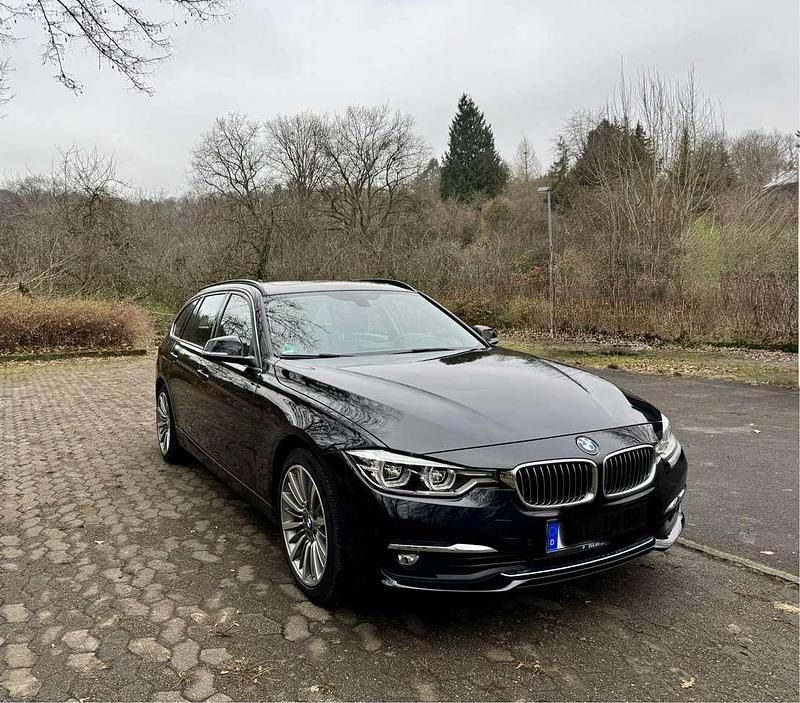 Schwarz Gebraucht 2018 BMW 320 Luxury Line Kombi | 14.800 € (Guter Preis) - Bild 1/4