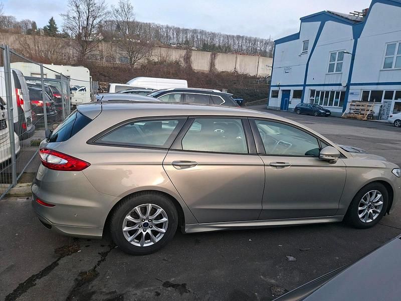 Gebraucht Ford Mondeo 120 PS (88 kW) 2016 Gold Kombi