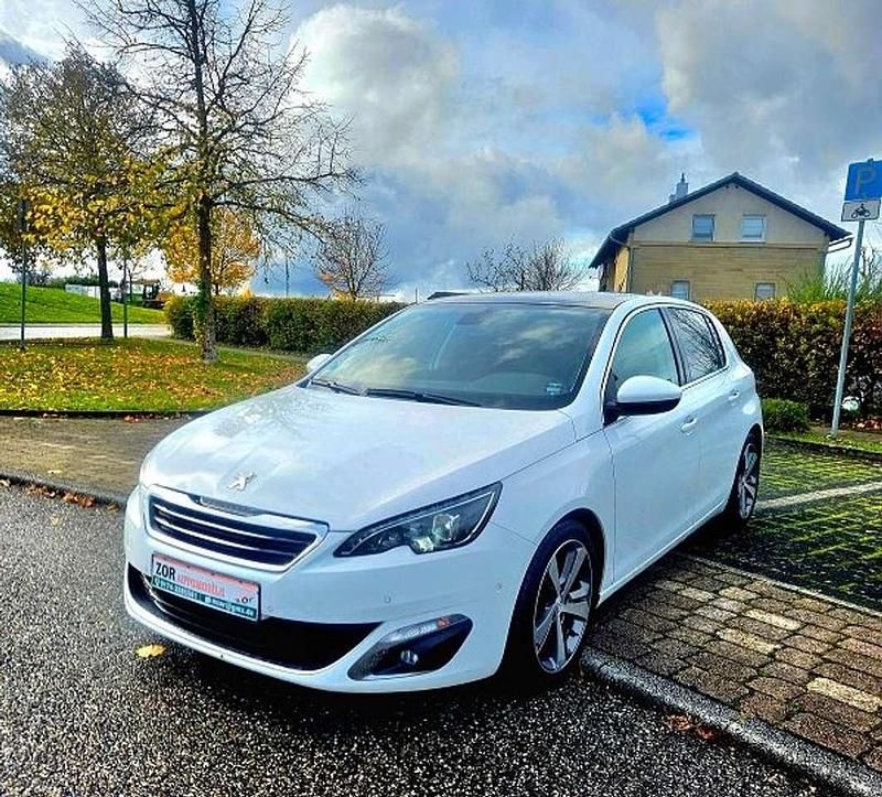 Blanc banquise Gebraucht 2015 Peugeot 308 Allure Kleinwagen | 9.900 € (Etwas zu teuer) - Bild 1/4
