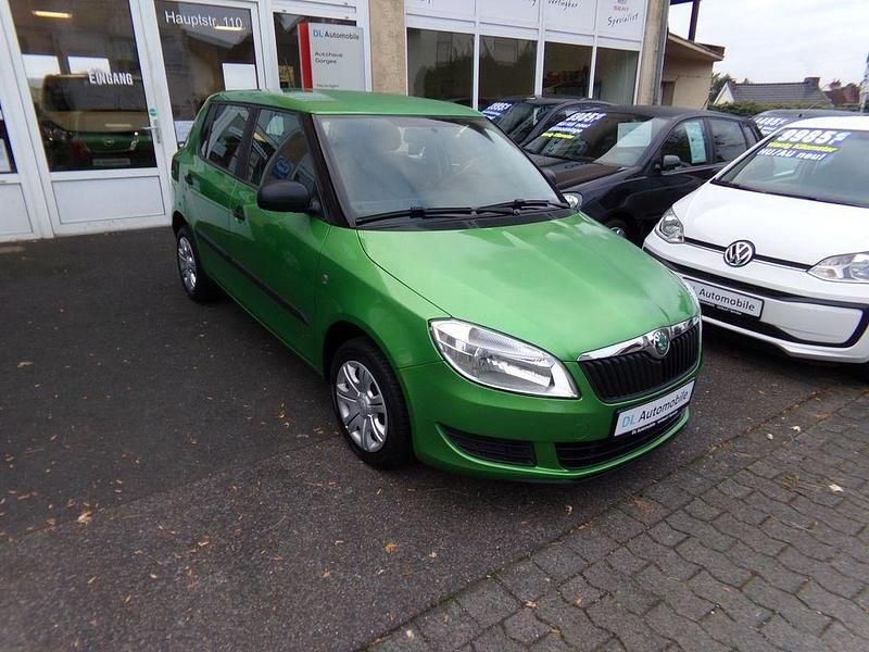 Grün Gebraucht 2012 Skoda Fabia Cool Edition Kleinwagen | 6.485 € (Etwas zu teuer) - Bild 1/4