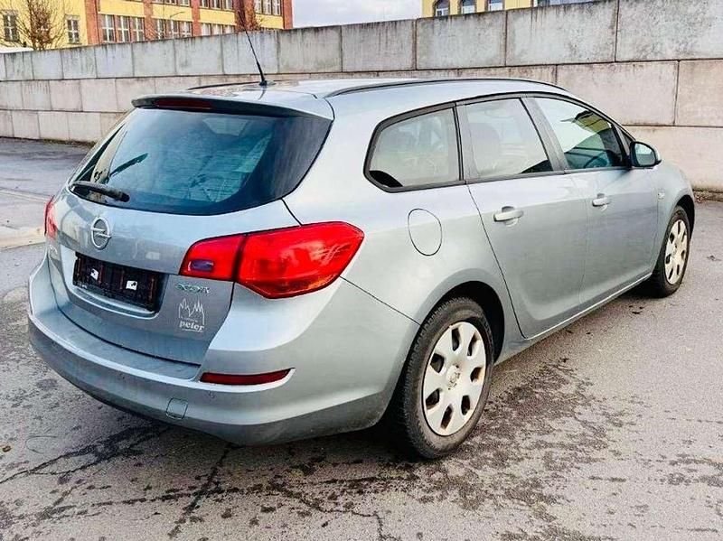 Gebraucht Opel Astra Design Edition 101 PS (74 kW) 2011 Grau Kombi