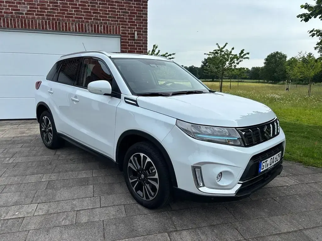 Gebraucht Suzuki Vitara Comfort 102 PS (75 kW) 2024 Weiß SUV