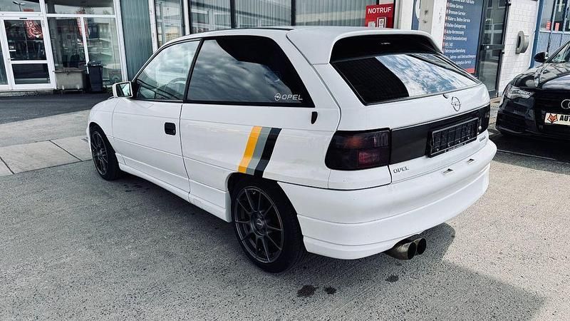 Second-hand Opel Astra 116 CP (85 kW) 1995 Alb Coupe