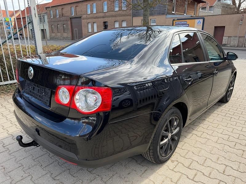 Gebraucht VW Jetta 122 PS (89 kW) 2010 Limousine