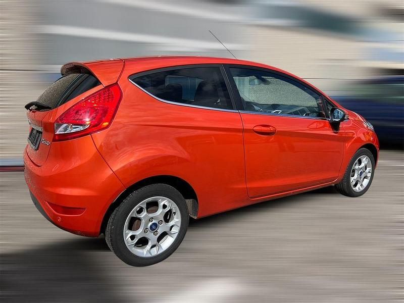 Gebraucht Ford Fiesta Titanium 82 PS (60 kW) 2011 Rot Kleinwagen