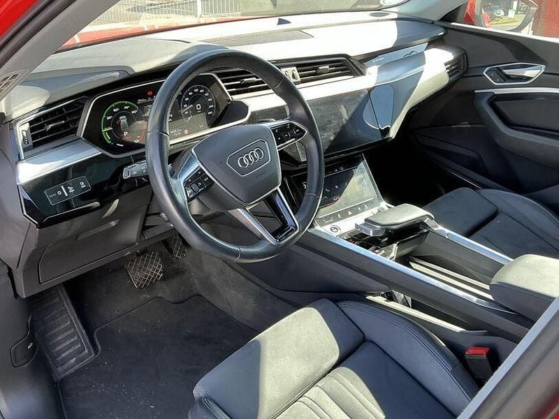 Gebraucht Audi e-tron Ambiente 230 kW (313 PS) 2022 Rot SUV