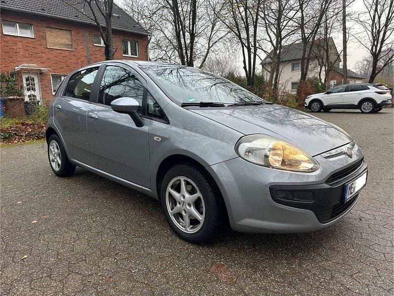Gebraucht Fiat Punto Pop 69 PS (50 kW) 2011 Grau Kleinwagen
