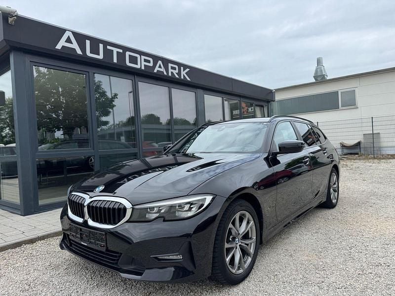 Schwarz Gebraucht 2021 BMW 318 Advantage Kombi | 17.500 € (Superpreis) - Bild 1/4