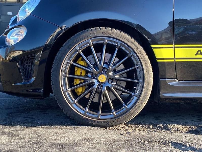 Second-hand Abarth 695 179 CP (131 kW) 2023 Negru Hatchback
