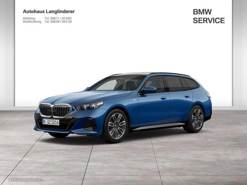 Phytonicblau metallic Gebraucht 2024 BMW 520 M Sport Kombi | 54.900 € (Superpreis) - Bild 1/4