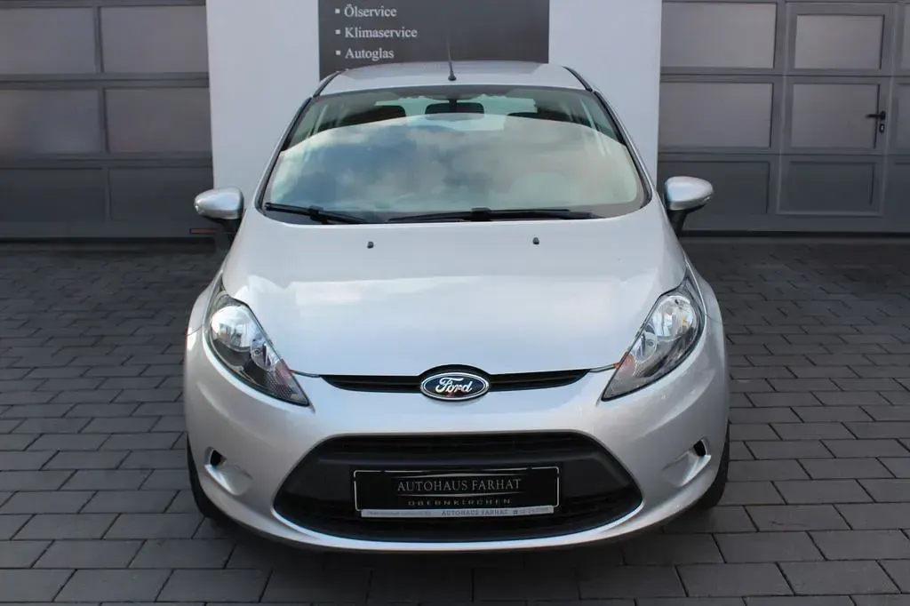 Gebraucht Ford Fiesta Trend 60 PS (44 kW) 2011 Silber Kleinwagen