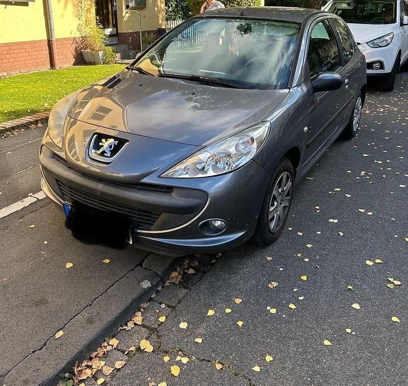 Grün Gebraucht 2011 Peugeot 206+ Kleinwagen | 3.000 € (Teuer) - Bild 1/4
