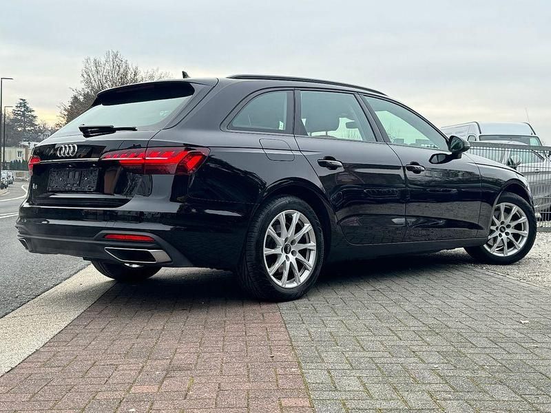 Gebraucht Audi A4 Basis 204 PS (150 kW) 2021 Brillantschwarz Kombi