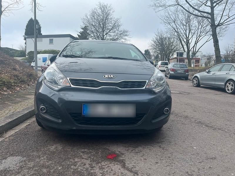 Gebraucht Kia Rio 90 PS (66 kW) 2014 Grau Kleinwagen