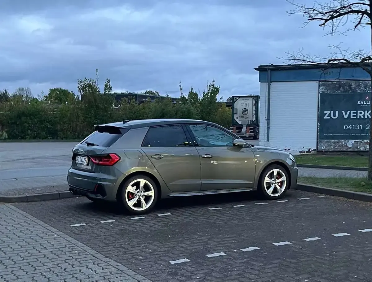 Używany Audi A1 S-Line 200 KM (147 kW) 2019 Szary SUV