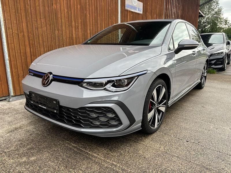 Mondsteingrau Gebraucht 2020 VW Golf VIII GTE Limousine | 22.980 € (Fairer Preis) - Bild 1/4