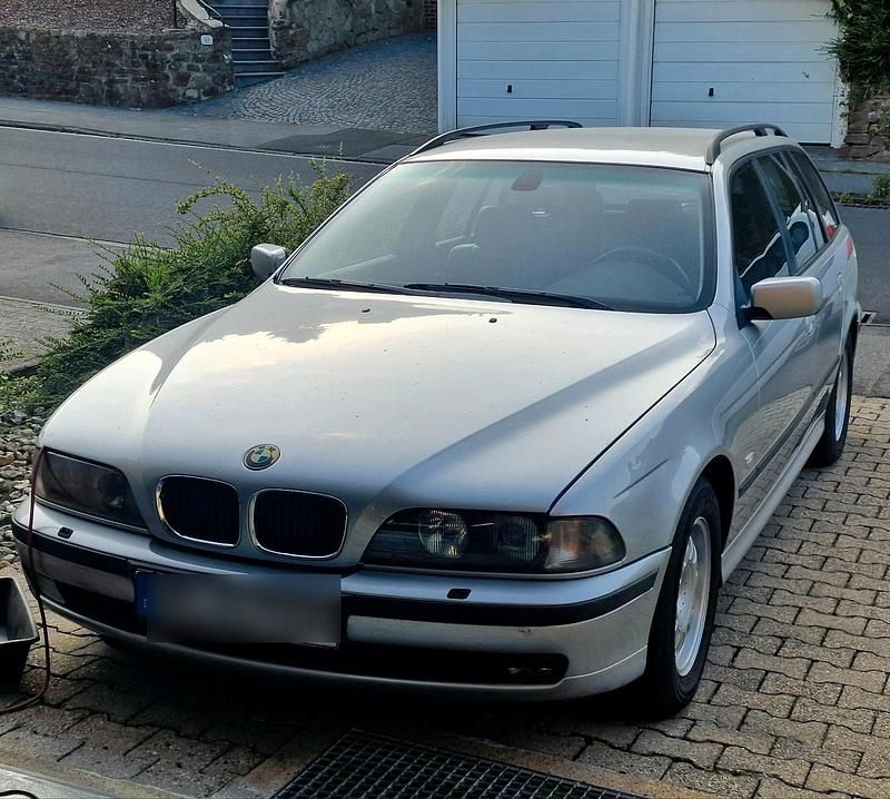 Silber Gebraucht 1999 BMW 528 Kombi | 3.400 € (Guter Preis) - Bild 1/4