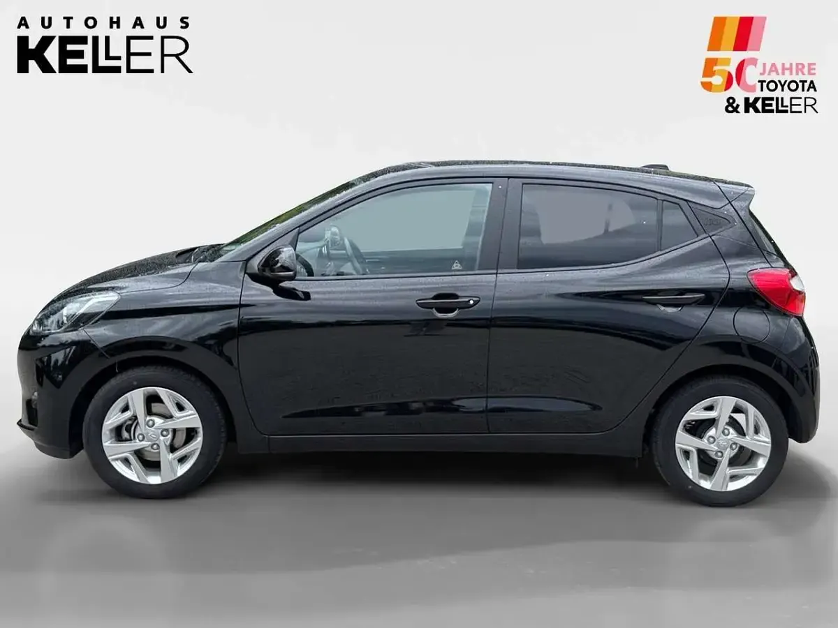 Gebraucht Hyundai i10 GO! 67 PS (49 kW) 2023 Phantom black / met Kleinwagen