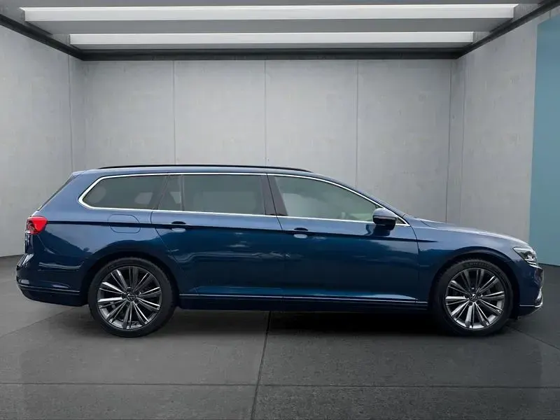 Gebraucht VW Passat 200 PS (147 kW) 2023 Blau Kombi